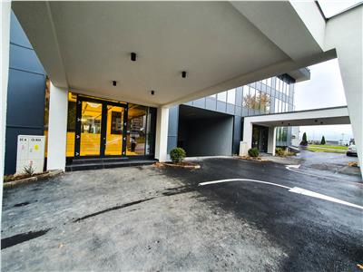 Spatiu comercial tractoru coresi 105 mp