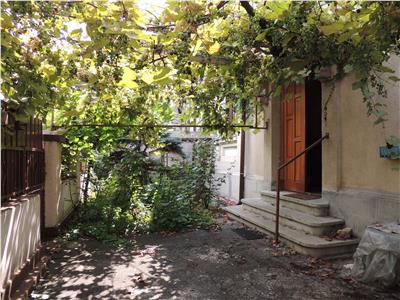 Cotroceni - palat, 3 camere in vila, curte proprie