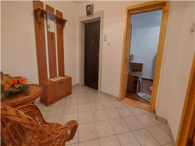 Apartament 3 camere, etaj 2, bulevard, langa politia municipala!