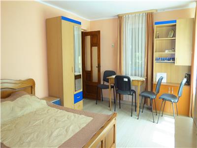 Curtesti, Botosani , Teren generos cu casa si anexa!