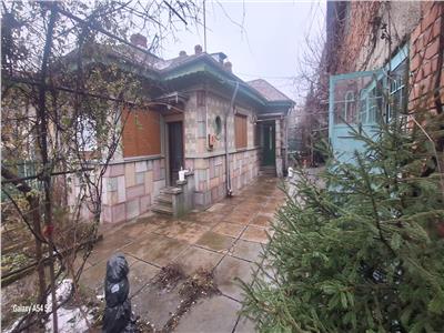 Vanzare teren + 2 corpuri casa, zona republicii, ploiesti