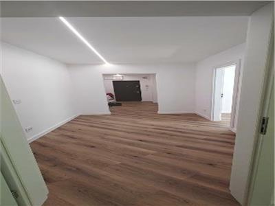 Apartament 4 camere Timpuri Noi la parter